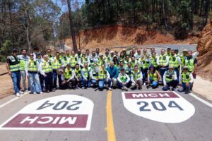 Inauguración de carretera Aguililla-Dos Aguas rompe medio siglo de aislamiento en la zona.